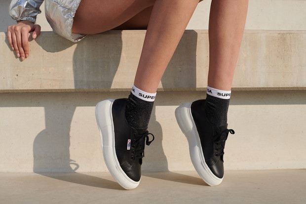 Ubrania z kolekcji Calzedonia x Superga