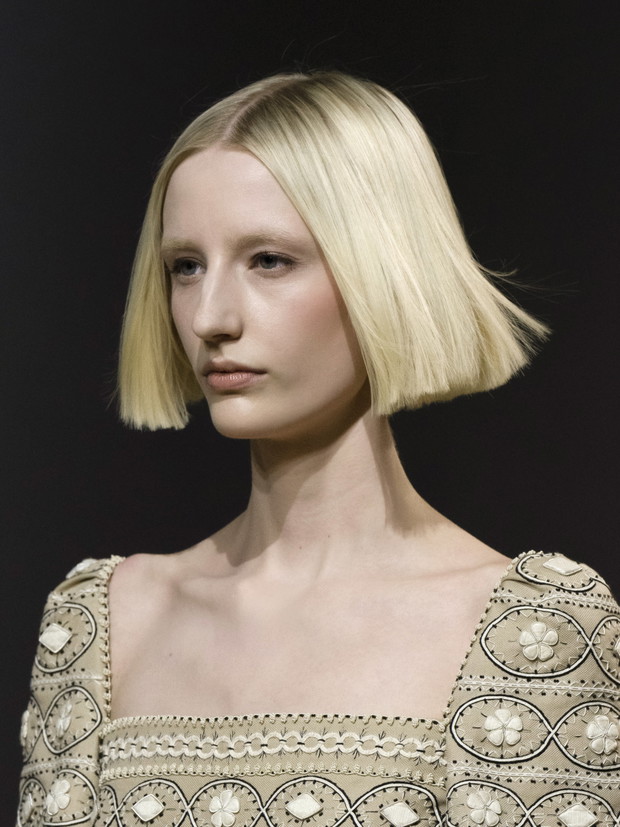 Fryzury na ślub cywilny - Christian Dior