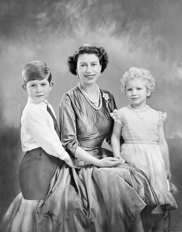 Królowa Elżbieta II i księżniczka Anna