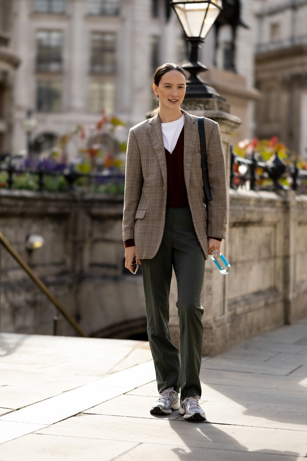 Stylizacje street style - LFW wiosna-lato 2023