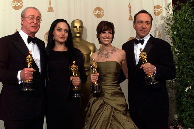 Michael Caine, Angelina Jolie, Hilary Swank i Kevin Spacey (2000)
