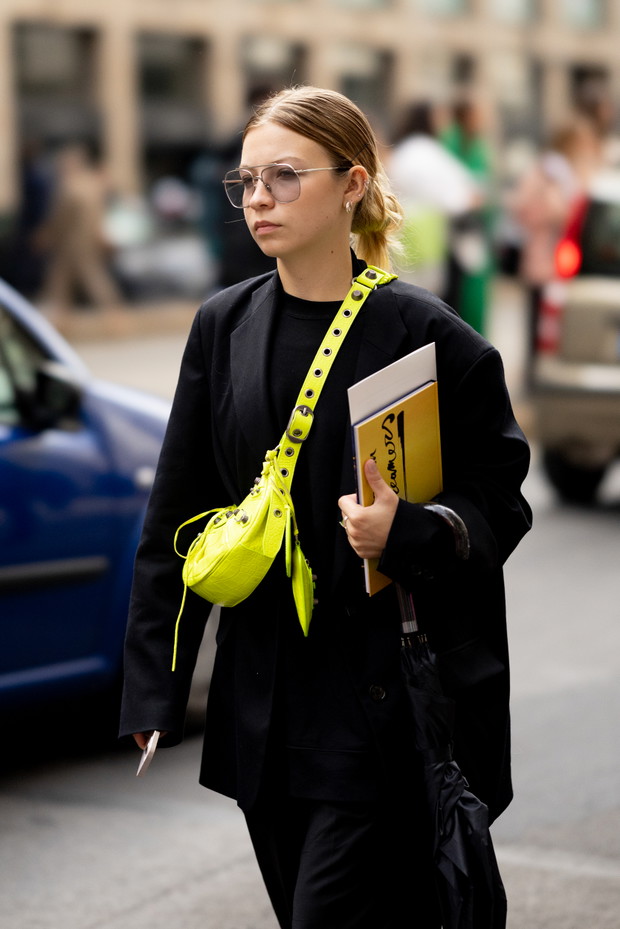 Najlepsze dodatki z Milan Fashion Week wiosna-lato 2023 street style