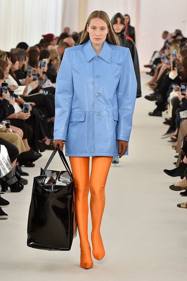 Balenciaga pozywa scenografa i firmę produkcyjną za stworzenie kontrowersyjnej kampanii z wykorzystaniem dzieci