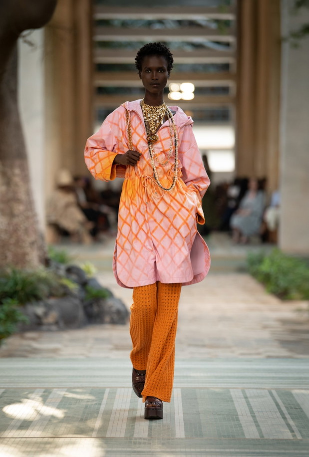 Chanel Métiers d’art 2022/2023 to francuska moda na najwyższym poziomie. Co zobaczyliśmy na wybiegu słynnego domu mody?