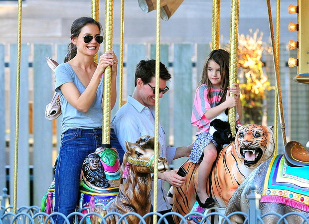 Katie Holmes, Tom Cruise i Suri Cruise w 2011 roku
