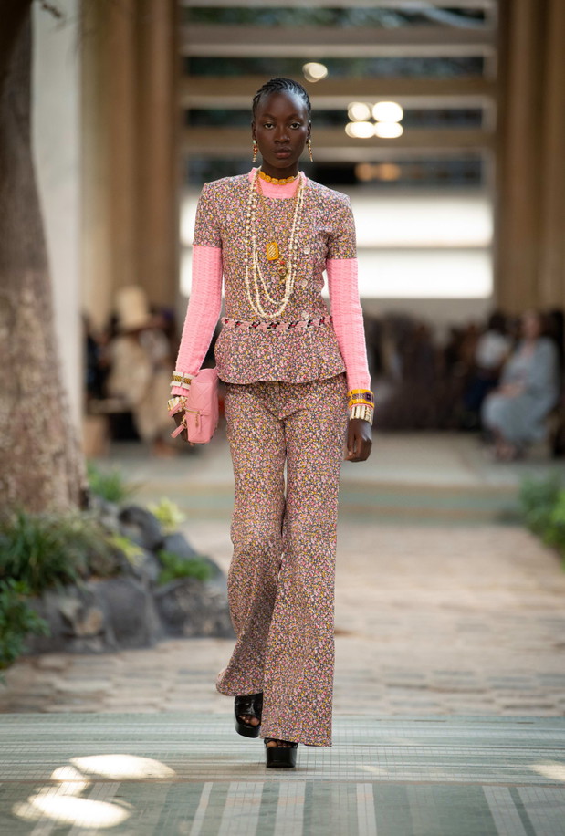 Chanel Métiers d’art 2022/2023 to francuska moda na najwyższym poziomie. Co zobaczyliśmy na wybiegu słynnego domu mody?
