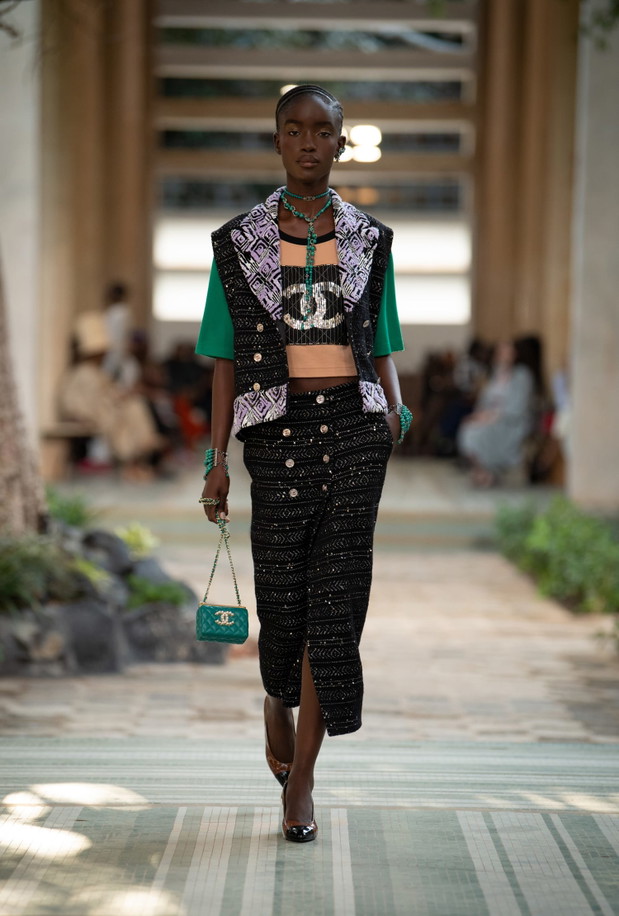 Chanel Métiers d’art 2022/2023 to francuska moda na najwyższym poziomie. Co zobaczyliśmy na wybiegu słynnego domu mody?