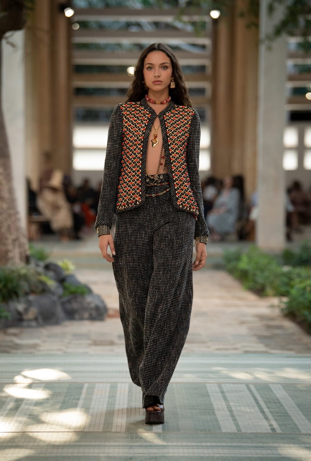 Chanel Métiers d’art 2022/2023 to francuska moda na najwyższym poziomie. Co zobaczyliśmy na wybiegu słynnego domu mody?