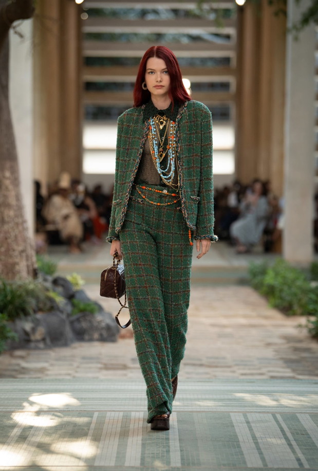 Chanel Métiers d’art 2022/2023 to francuska moda na najwyższym poziomie. Co zobaczyliśmy na wybiegu słynnego domu mody?
