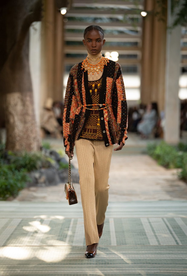 Chanel Métiers d’art 2022/2023 to francuska moda na najwyższym poziomie. Co zobaczyliśmy na wybiegu słynnego domu mody?
