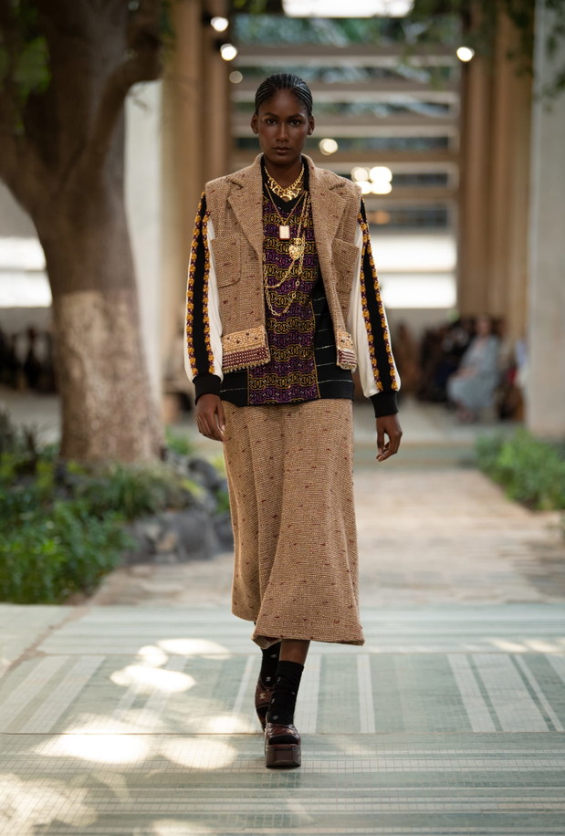 Chanel Métiers d’art 2022/2023 to francuska moda na najwyższym poziomie. Co zobaczyliśmy na wybiegu słynnego domu mody?