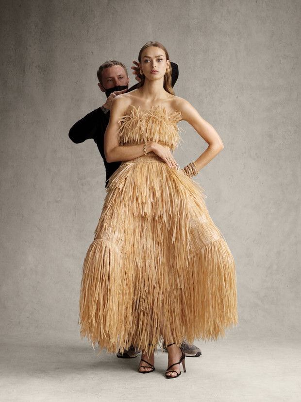 Kolekcja Oscar de la Renta Pre-Fall 2023 zachwyca. To najpiękniejsze sukienki, jakie zobaczycie dziś w internecie