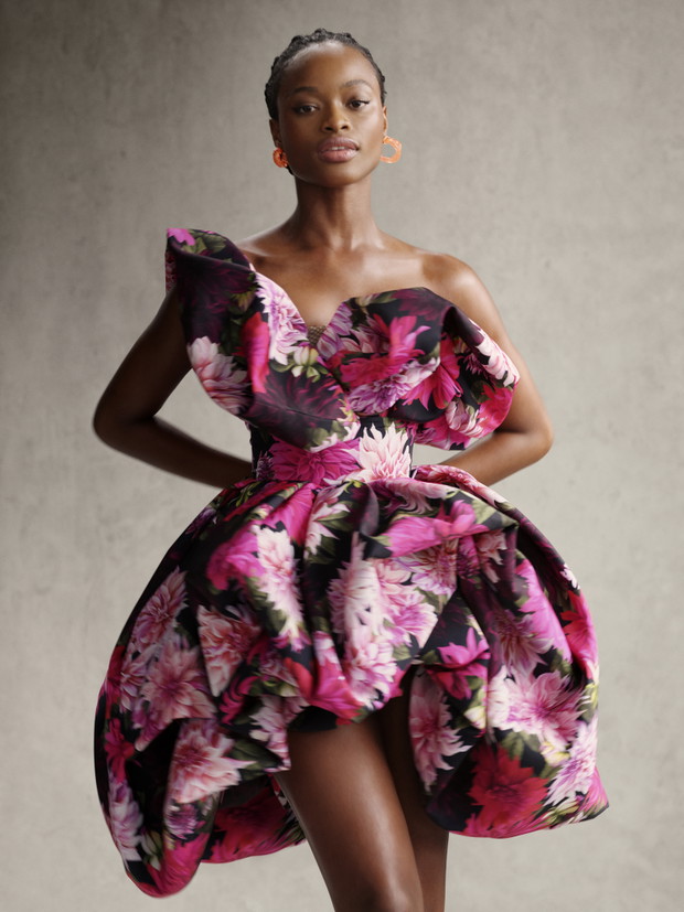 Kolekcja Oscar de la Renta Pre-Fall 2023 zachwyca. To najpiękniejsze sukienki, jakie zobaczycie dziś w internecie