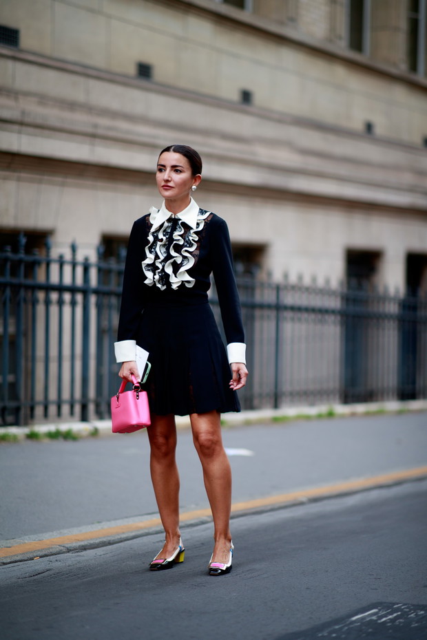 Paryż; haute couture fashion week jesień-zima 2021/2022 street fashion
