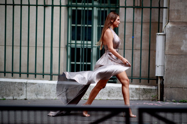 Paryż; haute couture fashion week jesień-zima 2021/2022 street fashion