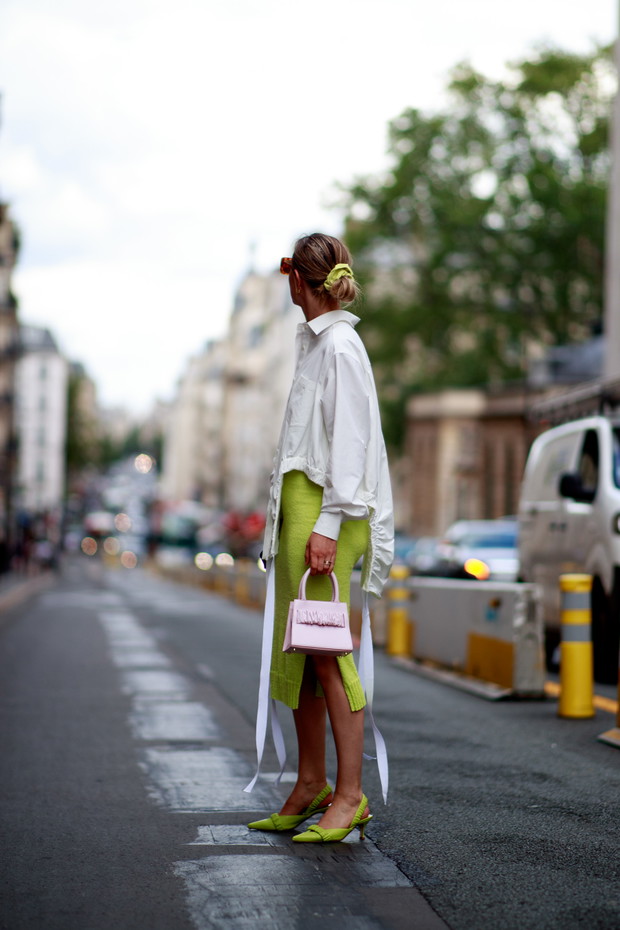 Paryż; haute couture fashion week jesień-zima 2021/2022 street fashion