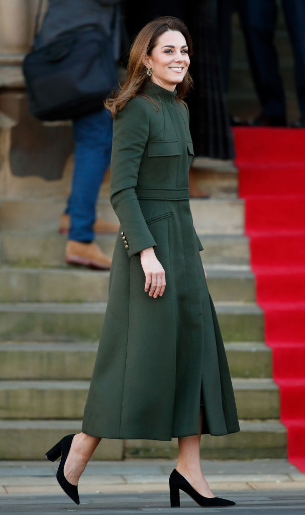 Płaszcze w stylu księżnej Kate. Tych 5 klasycznych modeli arystokratka nosi na okrągło