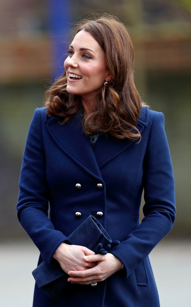 Płaszcze w stylu księżnej Kate. Tych 5 klasycznych modeli arystokratka nosi na okrągło