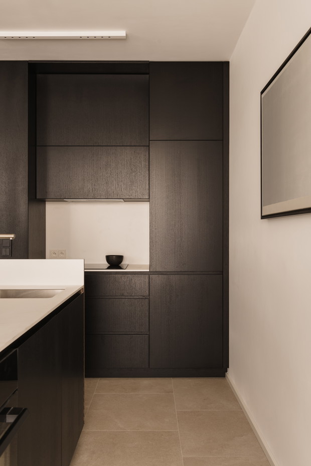 Elegancki minimalizm w mieszkaniu w Łodzi, projekt: 3XEL Architekci