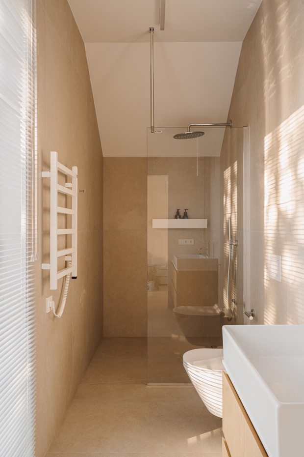 Jesienna paleta barw w domu pod Warszawą, projekt: pracownia 3XEL Architekci