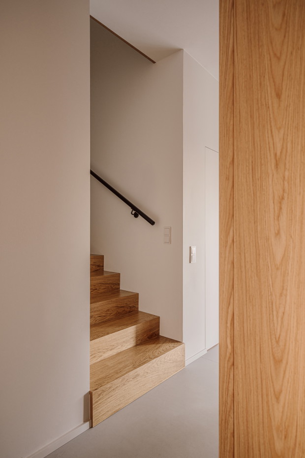 Jesienna paleta barw w domu pod Warszawą, projekt: pracownia 3XEL Architekci