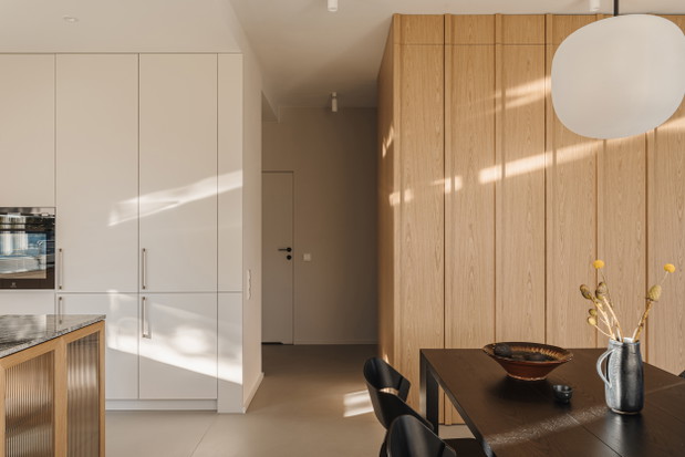 Jesienna paleta barw w domu pod Warszawą, projekt: pracownia 3XEL Architekci