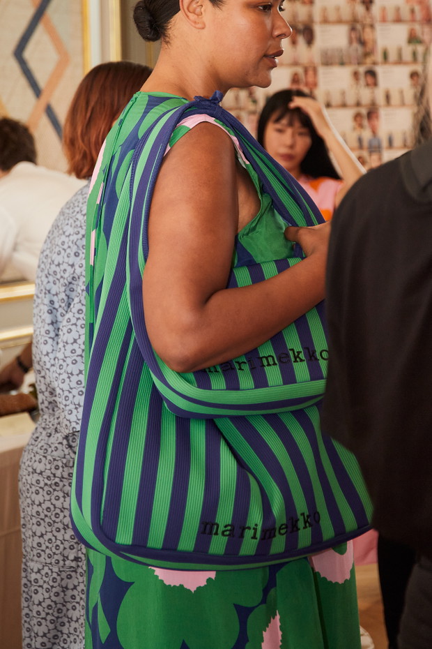 Backstage pokazu Marimekko wiosna-lato 2024