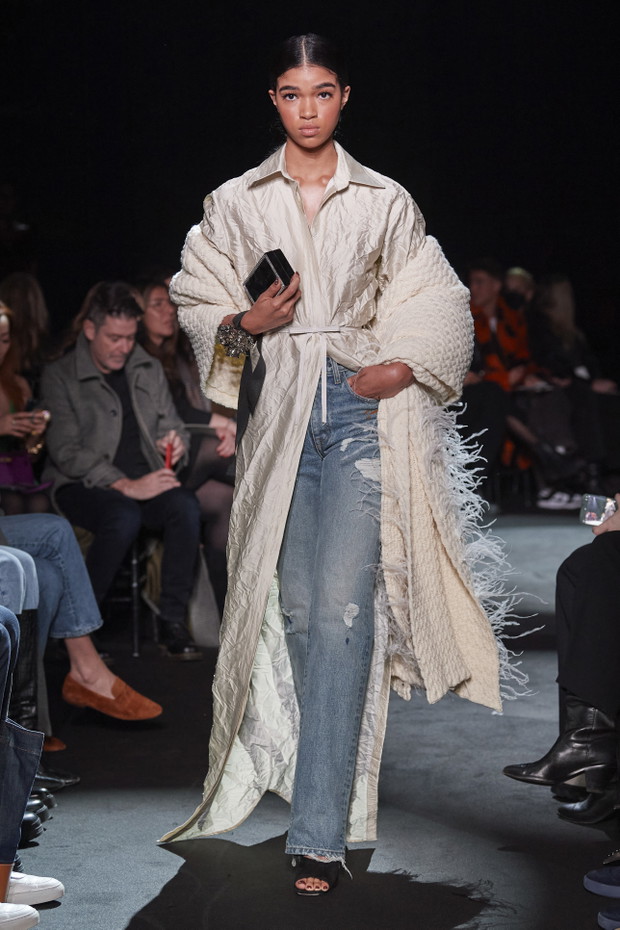 Brandon Maxwell jesień-zima 2022/2023. Krótko i na temat