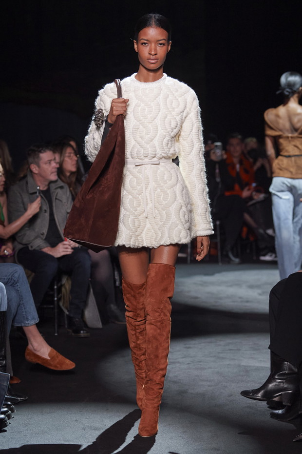 Brandon Maxwell jesień-zima 2022/2023. Krótko i na temat