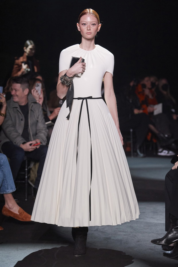 Brandon Maxwell jesień-zima 2022/2023. Krótko i na temat