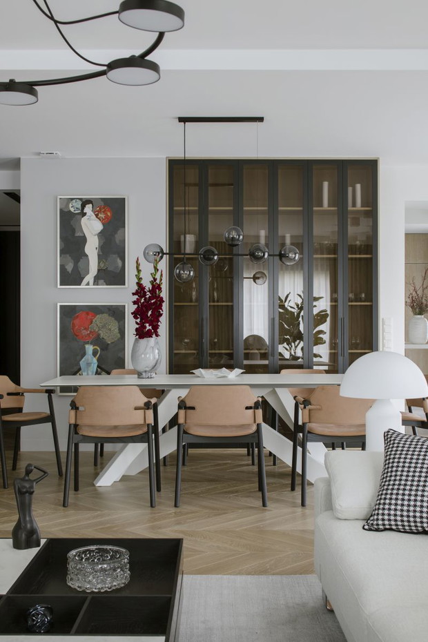 Duży apartament na warszawskim Mokotowie, projekt: MIKOŁAJSKAstudio