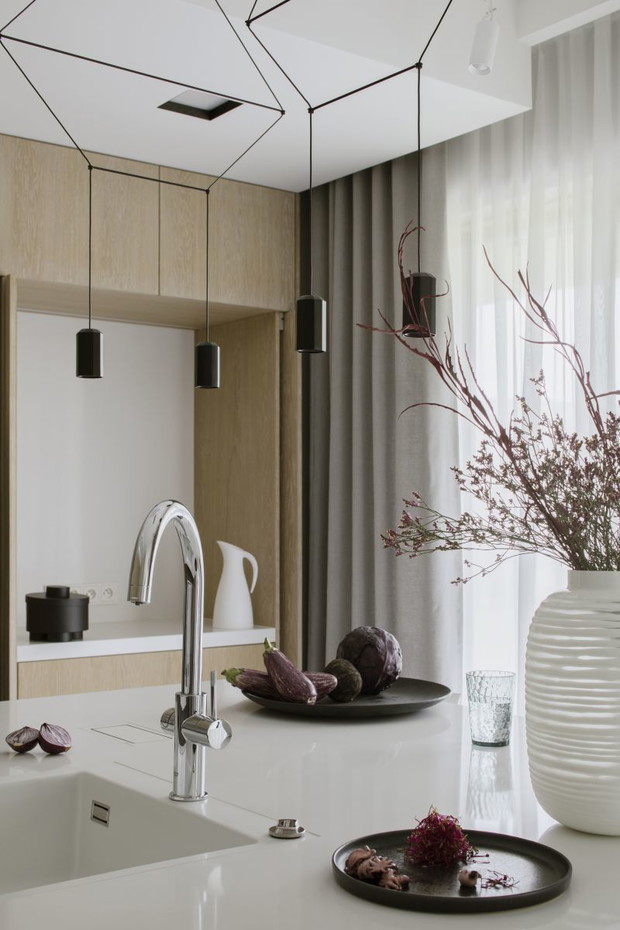 Duży apartament na warszawskim Mokotowie, projekt: MIKOŁAJSKAstudio