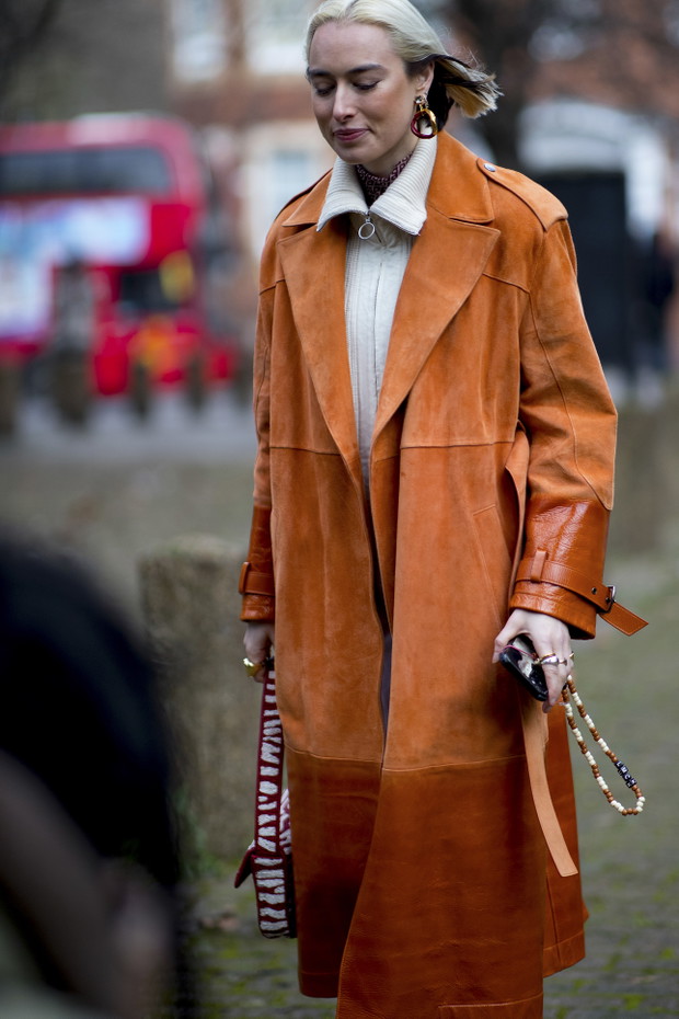 Najpiękniejsze trencze na pierwsze wiosenne dni prosto z londyńskich ulic street style