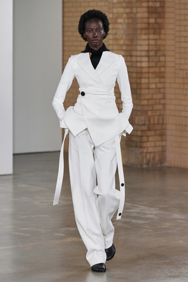 Proenza Schouler jesień-zima 2022/2023. Ekspersyjny minimalizm