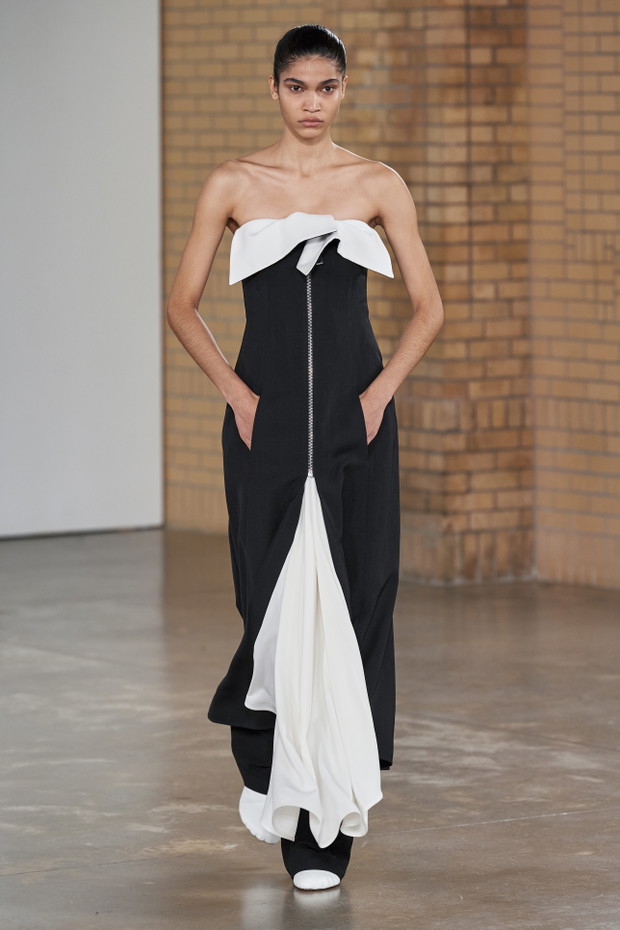 Proenza Schouler jesień-zima 2022/2023. Ekspersyjny minimalizm