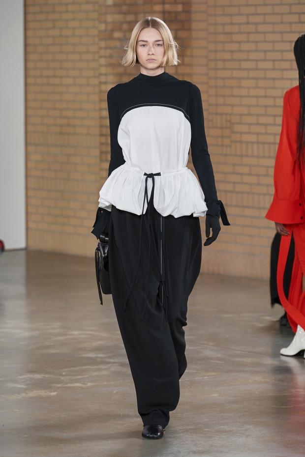 Proenza Schouler jesień-zima 2022/2023. Ekspersyjny minimalizm