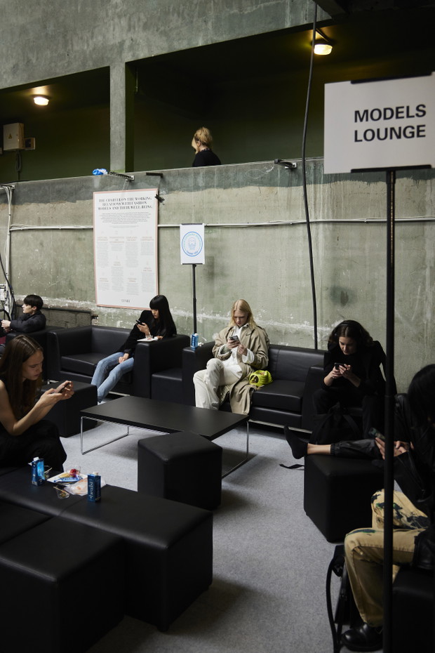 Backstage świata mody: Loewe FW22