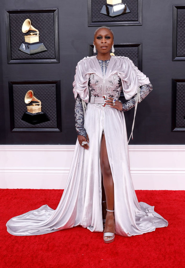 Grammy 2022: kreacje gwiazd