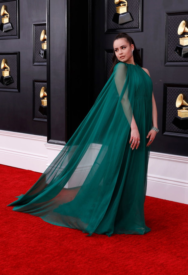 Grammy 2022: kreacje gwiazd