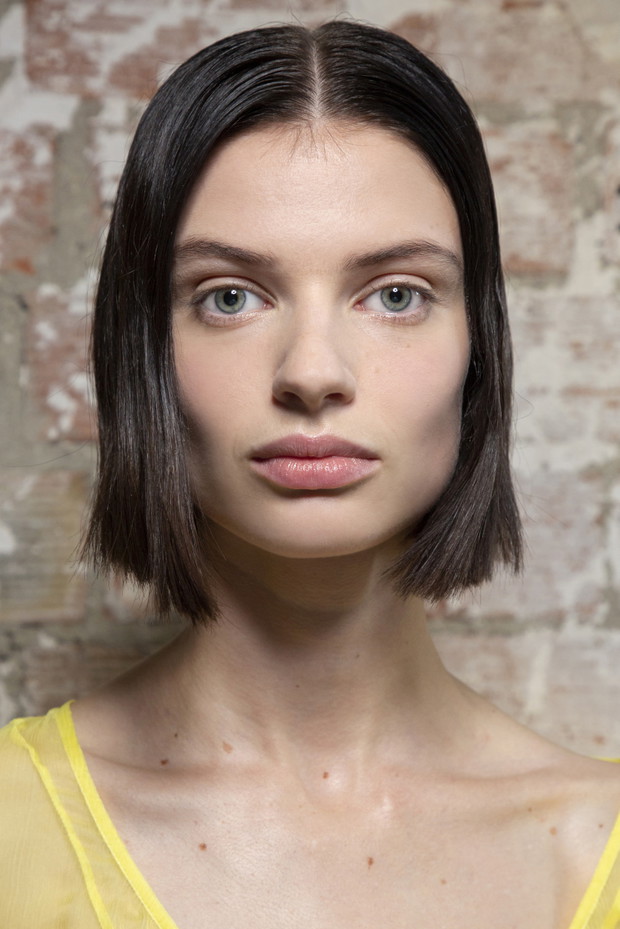 Modne fryzury wiosna-lato 2022: Acne