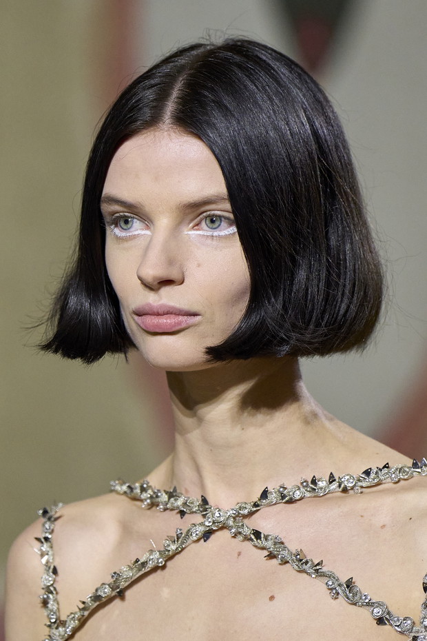Modne fryzury wiosna-lato 2022: Dior haute couture