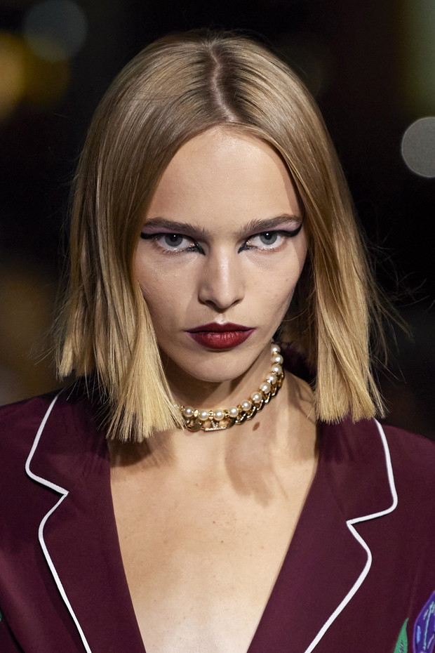 Modne fryzury wiosna-lato 2022: Valentino