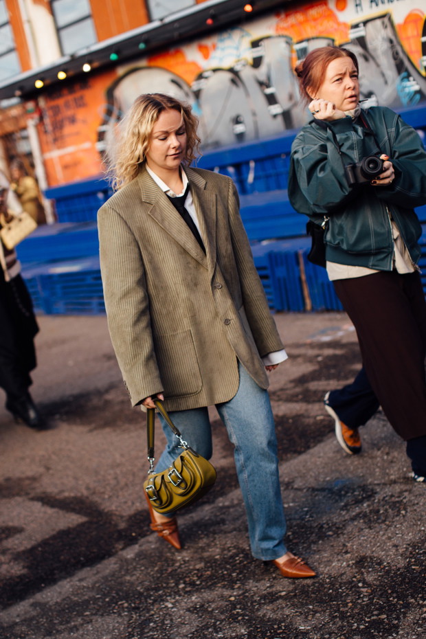 Żakiety i marynarki na ulicach stolic mody street style