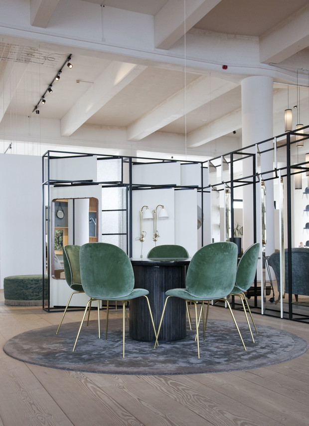 Kopenhaski showroom GUBI w letniej odsłonie