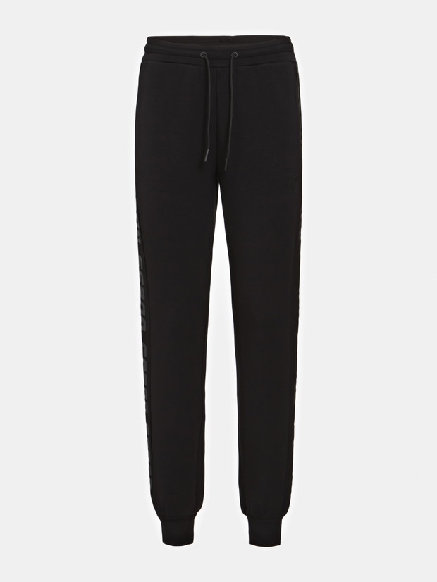 GUESS Activewear SS21: athleisure w pełnym słońcu