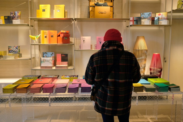 Księgarnia w paryskim butiku Louis Vuitton