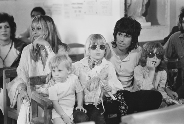 Anita Pallenberg i Keith Richards na ślubie Micka Jaggera i Bianki De Macias w St. Tropez, 1971.