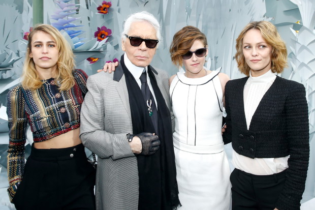 Alice Dellal, Karl Lagerfeld, Kristen Stewart i Vanessa Paradis , 2015 rok