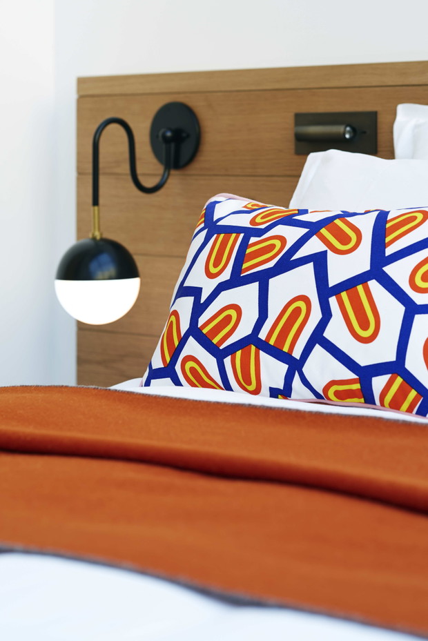Kolorowy i luksusowy hotel w Paryżu