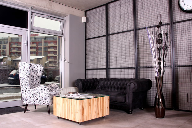 Industrialne wnętrza krakowskiego salonu fryzjerskiego Bonza Hair&Beauty, projekt Agneiszka Wójcik z pracowni AW Interior Design, fot. mat. pracowni
